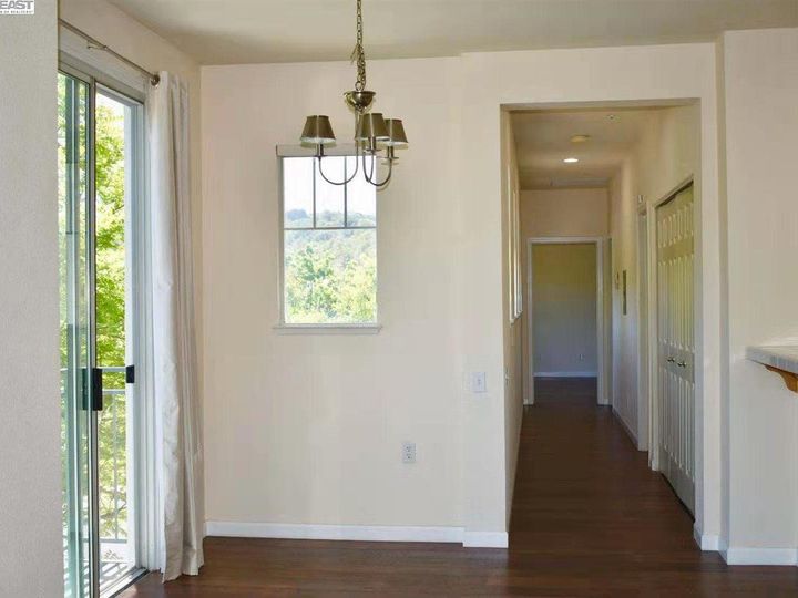 3858 N Canyon Ct, Castro Valley, CA, 94552 Townhouse. Photo 11 of 28