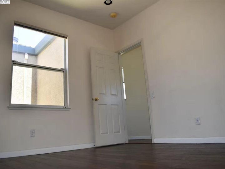3858 N Canyon Ct, Castro Valley, CA, 94552 Townhouse. Photo 17 of 28