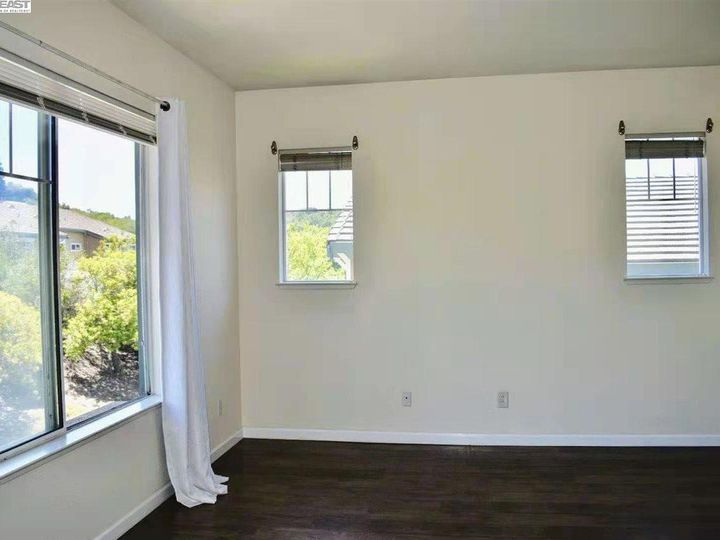 3858 N Canyon Ct, Castro Valley, CA, 94552 Townhouse. Photo 19 of 28