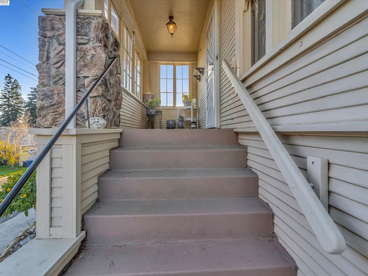 4035 Magee Ave, Oakland, CA | Redwood Heights. Photo 12 of 58
