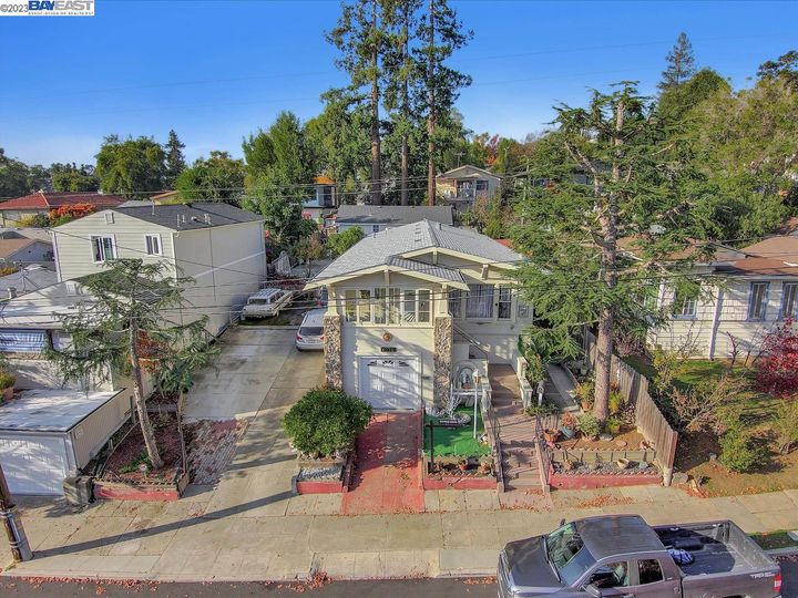 4035 Magee Ave, Oakland, CA | Redwood Heights. Photo 3 of 58