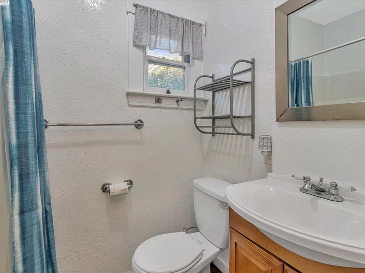 4035 Magee Ave, Oakland, CA | Redwood Heights. Photo 31 of 58