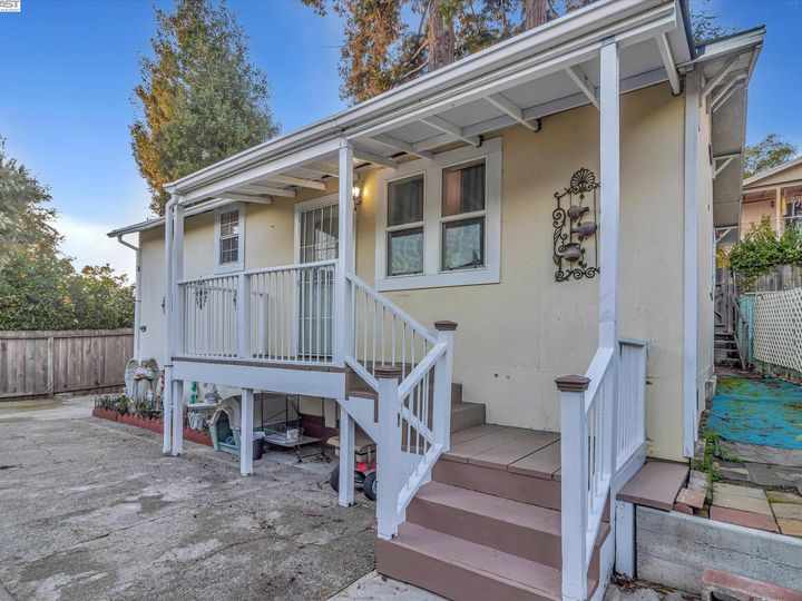 4035 Magee Ave, Oakland, CA | Redwood Heights. Photo 40 of 58