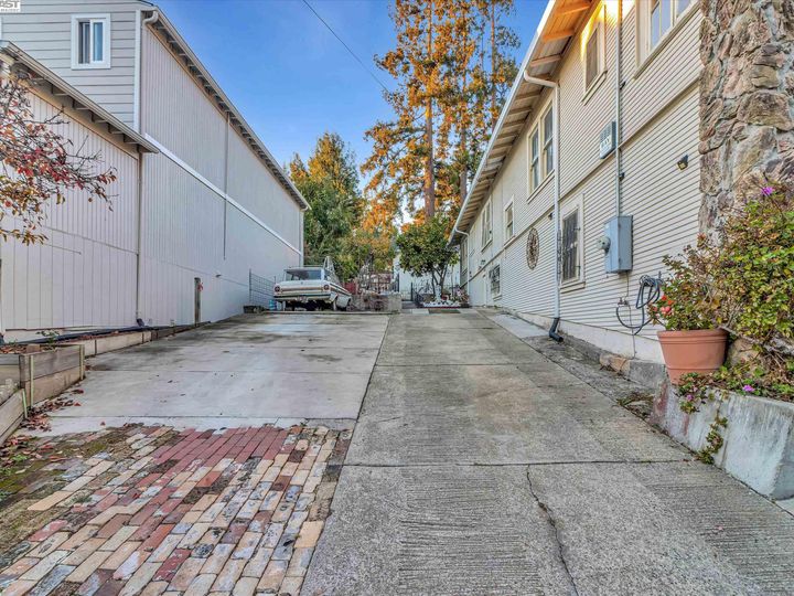 4035 Magee Ave, Oakland, CA | Redwood Heights. Photo 50 of 58