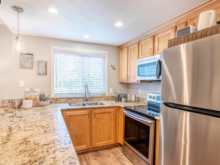 4205 Dubhe Ct, Concord, CA, 94521 Townhouse. Photo 13 of 29