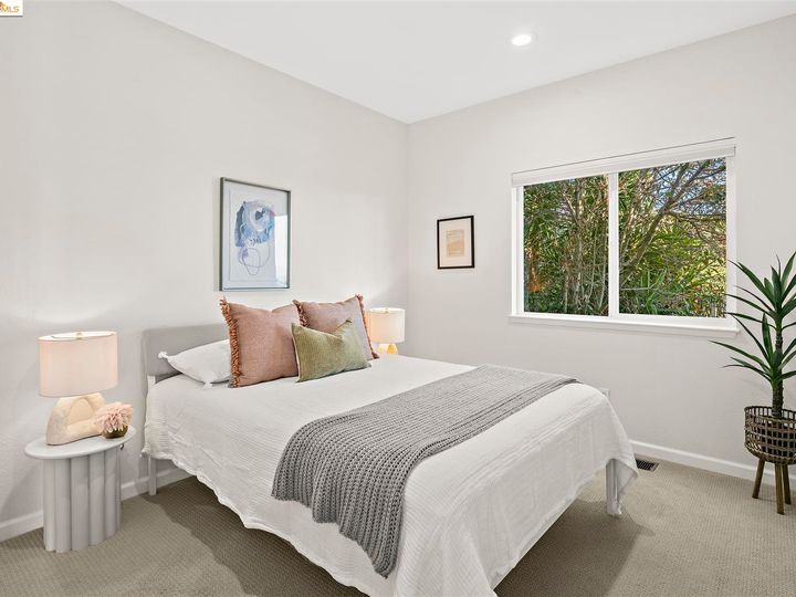 4260 Harbor View Ave, Oakland, CA | Redwood Heights. Photo 13 of 60