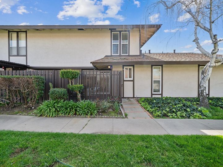 5474 Roundtree Pl #I, Concord, CA, 94521 Townhouse. Photo 1 of 1