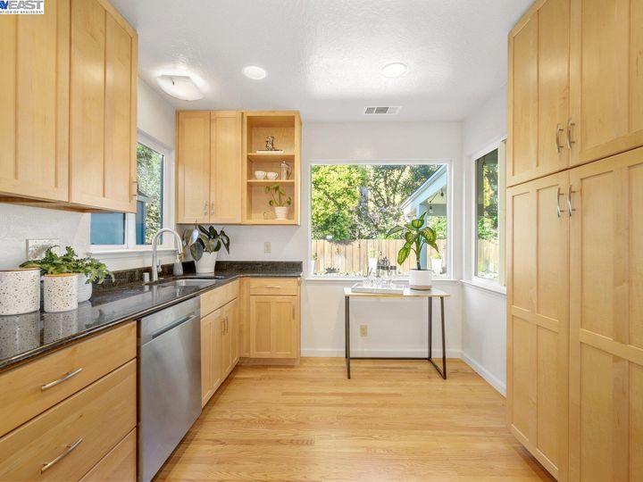5569 Likins Ave, Martinez, CA | Forest Hills. Photo 13 of 57