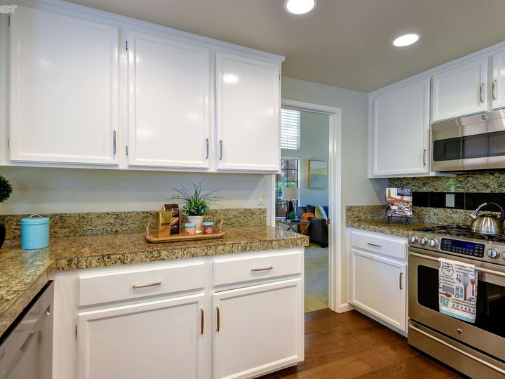 5900 Charter Oaks Dr, Castro Valley, CA | Columbia. Photo 24 of 55