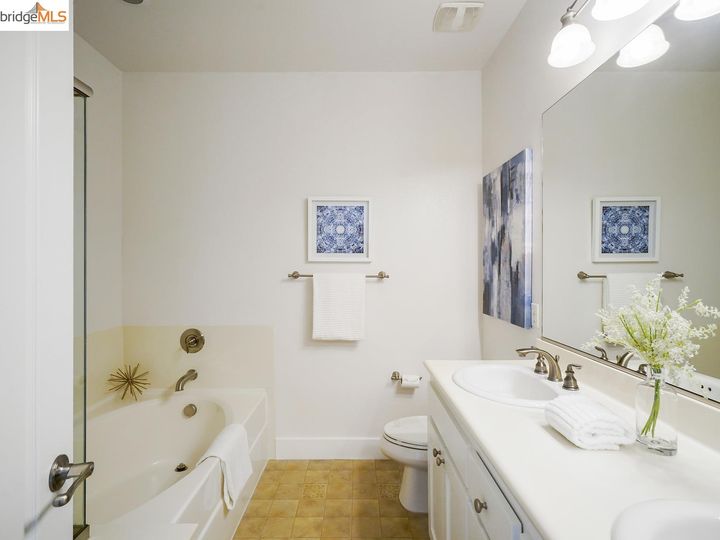 6047 Old Quarry Loop, Oakland, CA, 94605 Townhouse. Photo 37 of 51