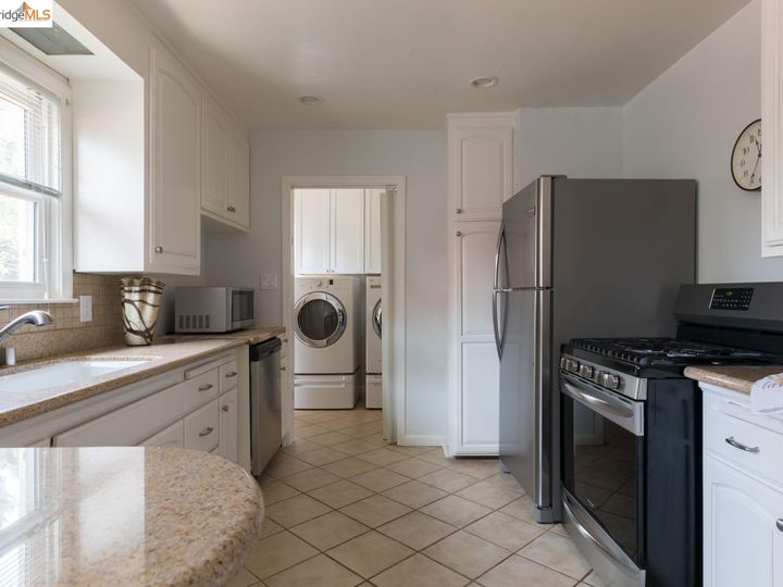 6865 Sunnymere Ave, Oakland, CA | Millmont. Photo 12 of 29