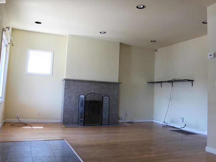 7207 Halliday Ave, Oakland, CA | Eastmont Area. Photo 2 of 9