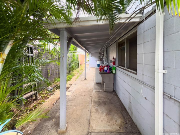 808 Makaleka Ave Honolulu HI Multi-family home. Photo 9 of 12