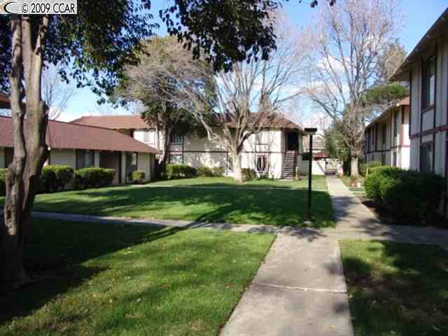 Rental 825 Oak Grove Rd unit #32, Concord, CA, 94518. Photo 2 of 3