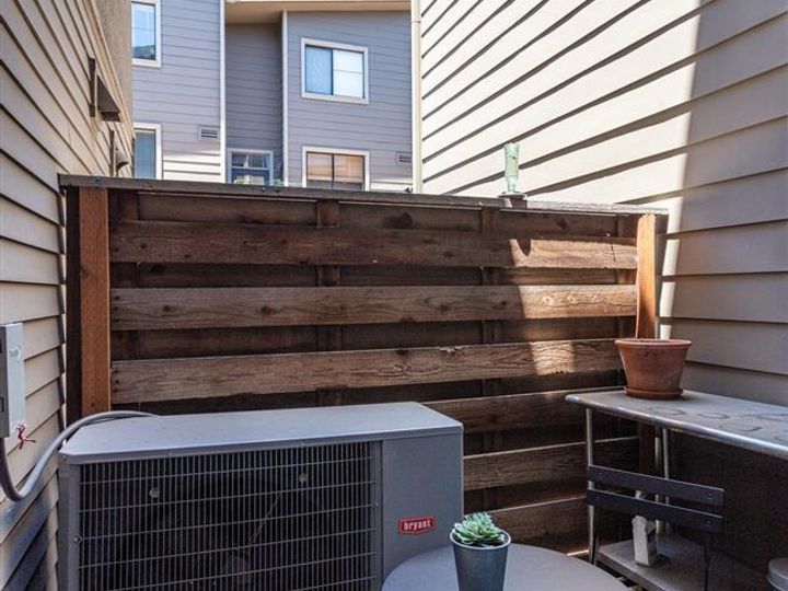 882 20th St, Oakland, CA, 94607 Townhouse. Photo 12 of 17