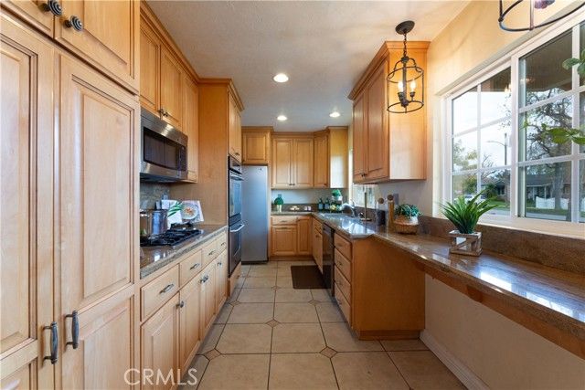 895 N 3rd Ave, Upland, CA | . Photo 9 of 38