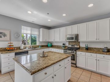 1118 Europena Dr, Brentwood, CA | Rose Garden. Photo 6 of 47