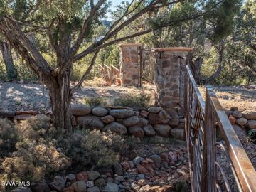 135 Castle Rock Tr, Sedona, AZ | Yavapino Estates. Photo 3 of 24