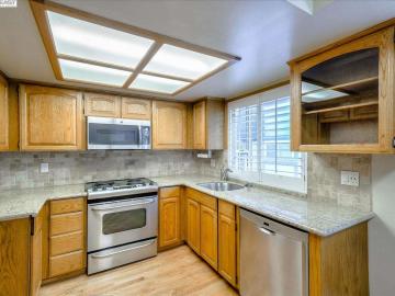 14053 Reed Ave, San Leandro, CA, 94578 Townhouse. Photo 5 of 20