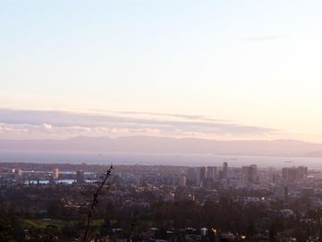 1550 Grand View Dr, Berkeley, CA | Claremont Hills. Photo 4 of 47