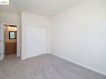 212 Valley Oak Dr, Napa, CA, 94558 Townhouse. Photo 6 of 18