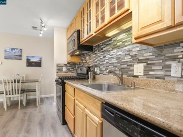 Lakeview condo #. Photo 6 of 20