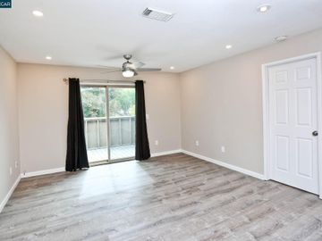Lakeview condo #. Photo 4 of 20