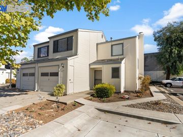 2877 Crystal Ct, Castro Valley, CA, 94546 Townhouse. Photo 2 of 27