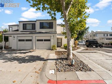 2877 Crystal Ct, Castro Valley, CA, 94546 Townhouse. Photo 3 of 27
