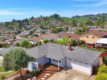 3468 Marques Ct, Castro Valley, CA | Lake Chabot. Photo 4 of 38