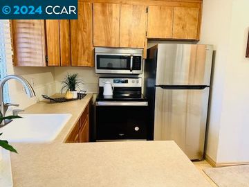 4004 Willow Pass Rd #C, Concord, CA, 94519 Townhouse. Photo 6 of 20