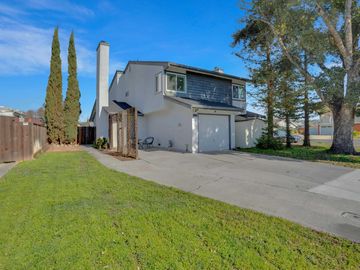 4994 Scenic Ave Livermore CA Multi-family home. Photo 2 of 41