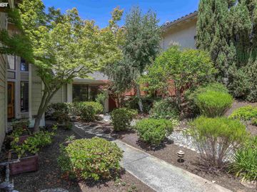 5900 Charter Oaks Dr, Castro Valley, CA | Columbia. Photo 6 of 55