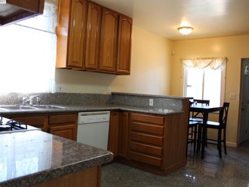 7207 Halliday Ave, Oakland, CA | Eastmont Area. Photo 6 of 9
