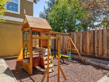 812 Palm Ave, Redwood City, CA | . Photo 4 of 22
