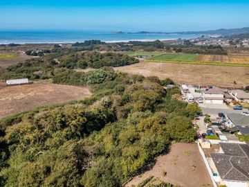 Chesterfield Ave Half Moon Bay CA. Photo 2 of 14